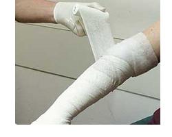 BENDA MEDICATA PRONTOZINK CUMAR IN GARZA IDROFILA CON OSSIDO DI ZINCO 10X500CM - Farmacia Puddu Baire S.r.l.